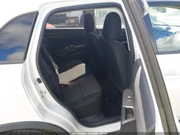 JA4AR3AUXKU026589 2019 MITSUBISHI OUTLANDER - Image 8
