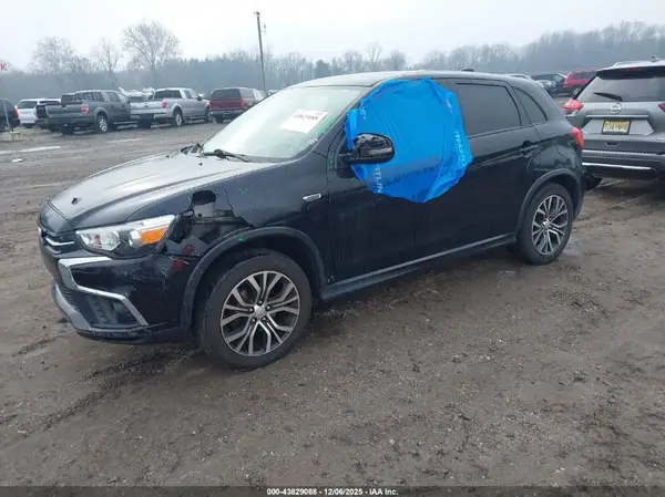 JA4AR3AUXKU026818 2019 MITSUBISHI OUTLANDER - Image 2