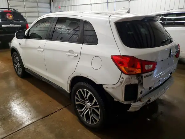 JA4AR3AUXKU030884 2019 MITSUBISHI OUTLANDER - Image 2