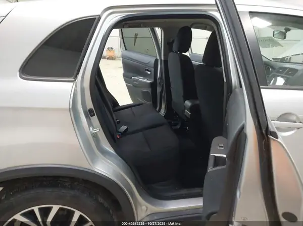 JA4AR3AUXKU034028 2019 MITSUBISHI OUTLANDER - Image 8