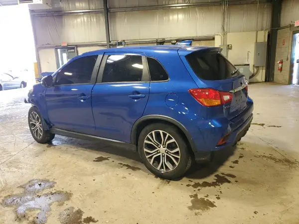 JA4AR3AW0JU000860 2018 MITSUBISHI OUTLANDER - Image 2