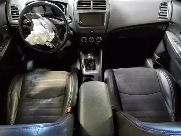 JA4AR3AW0JU000860 2018 MITSUBISHI OUTLANDER - Image 8