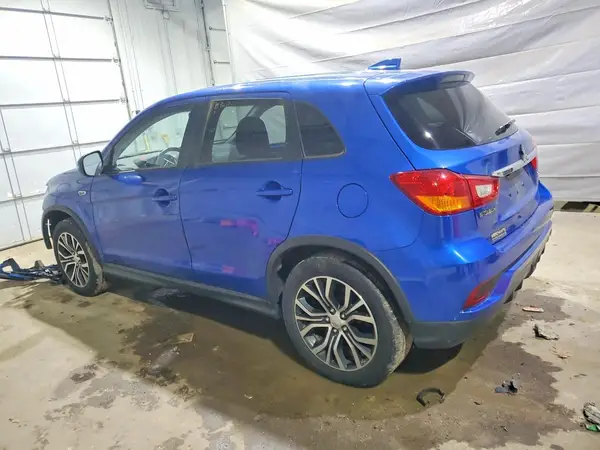 JA4AR3AW0JU000938 2018 MITSUBISHI OUTLANDER - Image 2
