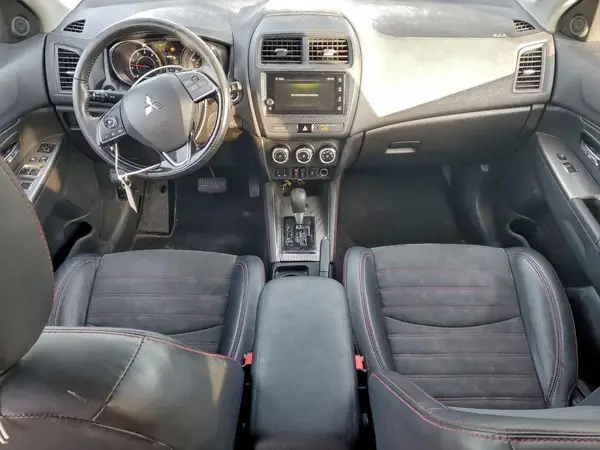 JA4AR3AW0JU001605 2018 MITSUBISHI OUTLANDER - Image 8
