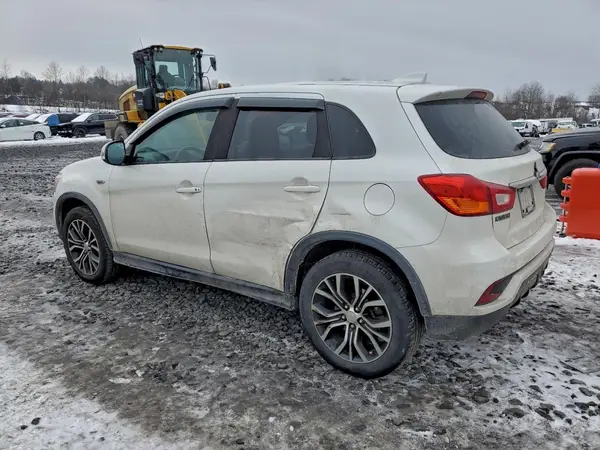 JA4AR3AW0JU003550 2018 MITSUBISHI OUTLANDER - Image 2