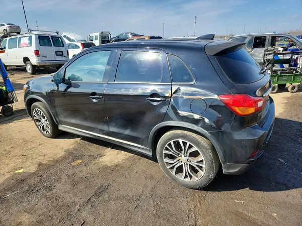 JA4AR3AW0JU012281 2018 MITSUBISHI OUTLANDER - Image 2