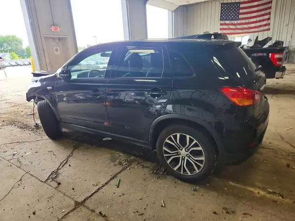 JA4AR3AW0JU014046 2018 MITSUBISHI OUTLANDER - Image 2