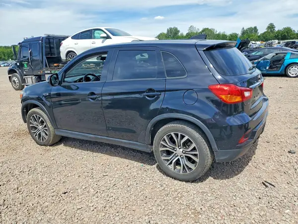 JA4AR3AW0JU020137 2018 MITSUBISHI OUTLANDER - Image 2