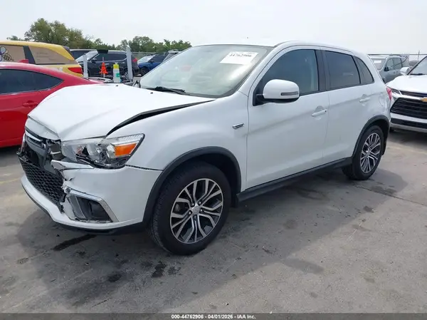 JA4AR3AW0JU025497 2018 MITSUBISHI OUTLANDER - Image 2