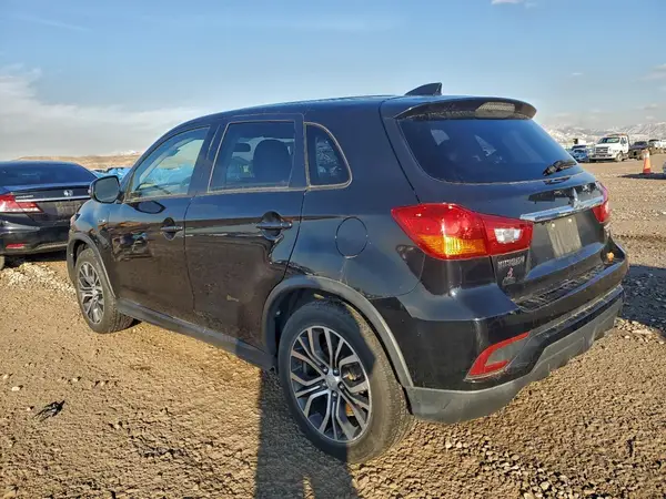JA4AR3AW0JZ035742 2018 MITSUBISHI OUTLANDER - Image 2