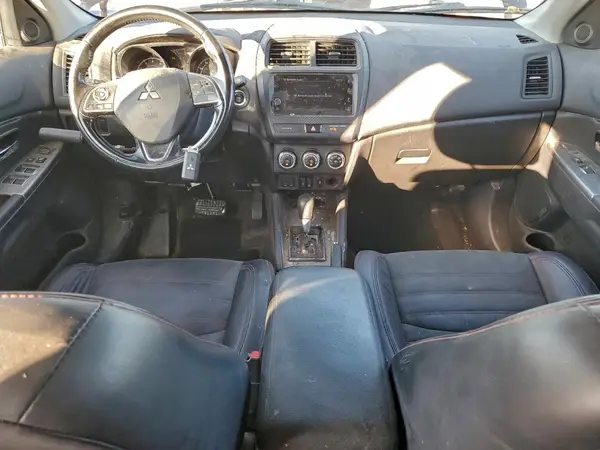 JA4AR3AW0JZ035742 2018 MITSUBISHI OUTLANDER - Image 8