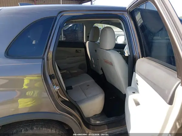 JA4AR3AW1HZ017504 2017 MITSUBISHI OUTLANDER - Image 8