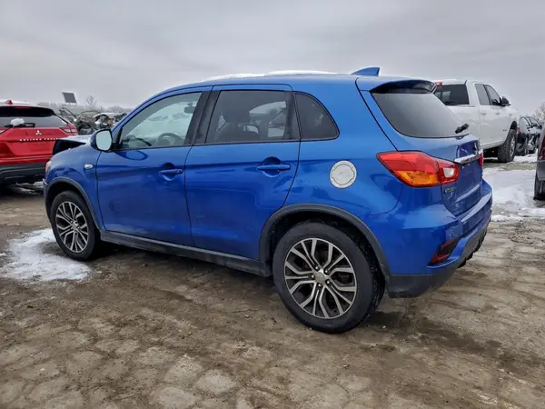 JA4AR3AW1JU002830 2018 MITSUBISHI OUTLANDER - Image 2
