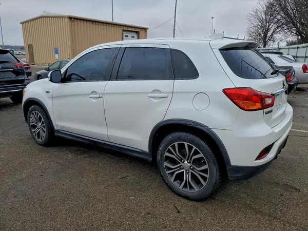 JA4AR3AW1JU019983 2018 MITSUBISHI OUTLANDER - Image 2