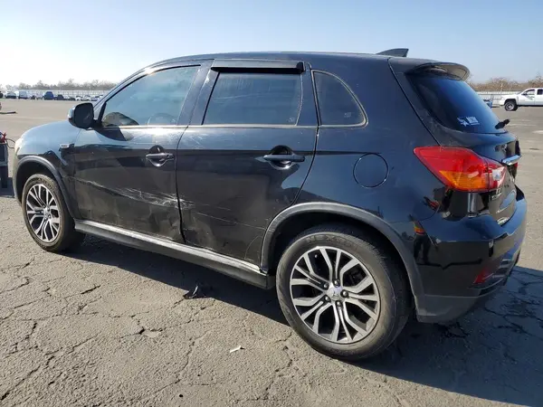 JA4AR3AW1JU025556 2018 MITSUBISHI OUTLANDER - Image 2
