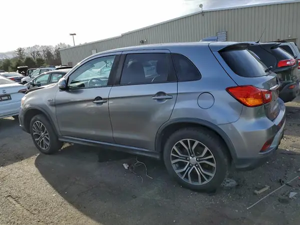 JA4AR3AW1JZ010574 2018 MITSUBISHI OUTLANDER - Image 2