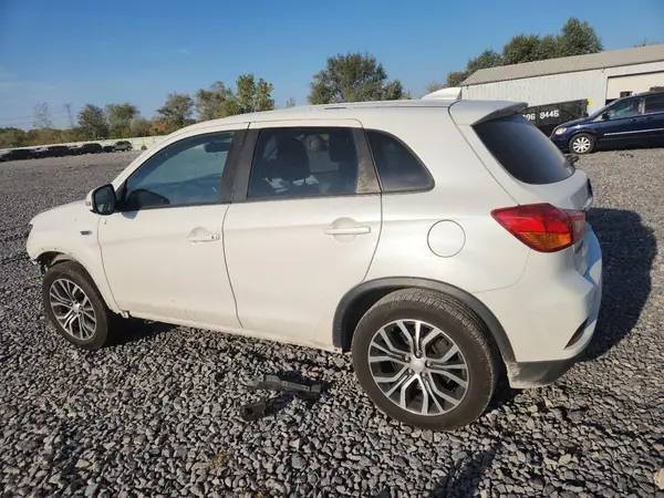JA4AR3AW1JZ020070 2018 MITSUBISHI OUTLANDER - Image 2