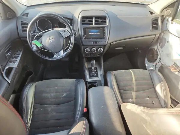 JA4AR3AW1JZ020070 2018 MITSUBISHI OUTLANDER - Image 8