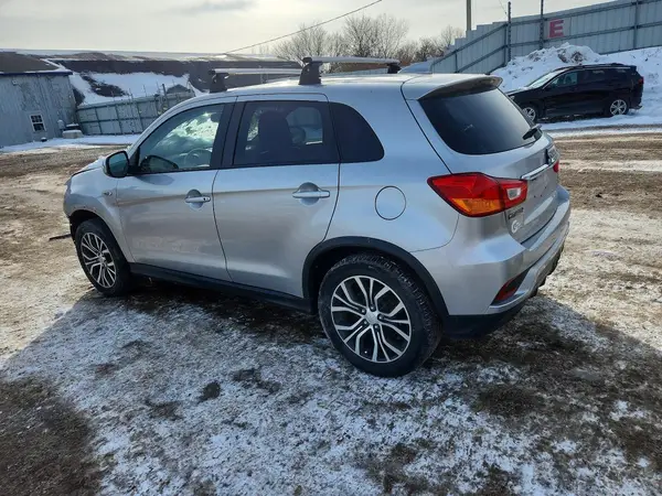 JA4AR3AW1JZ033126 2018 MITSUBISHI OUTLANDER - Image 2