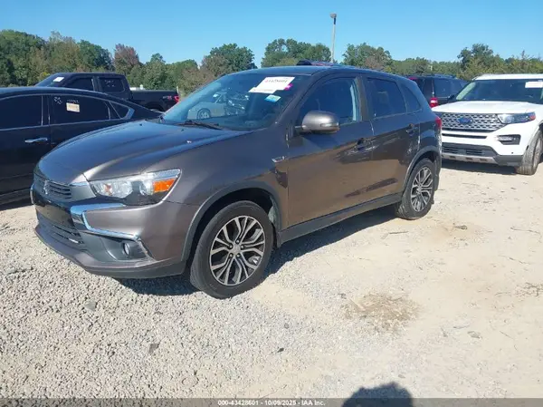 JA4AR3AW2HZ020444 2017 MITSUBISHI OUTLANDER - Image 2