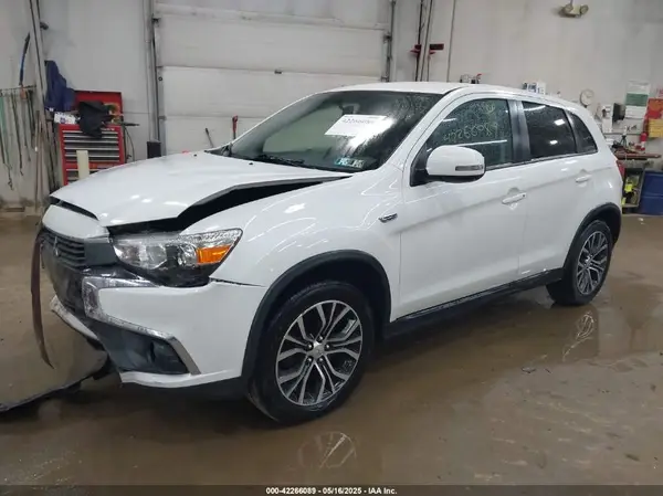 JA4AR3AW2HZ054979 2017 MITSUBISHI OUTLANDER - Image 2