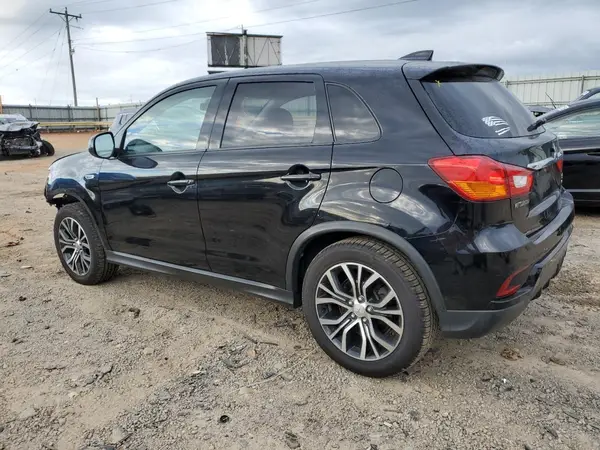 JA4AR3AW2JU000441 2018 MITSUBISHI OUTLANDER - Image 2