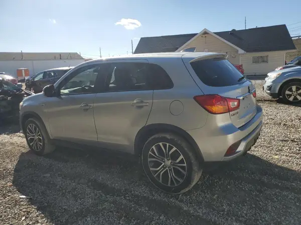 JA4AR3AW2JU002643 2018 MITSUBISHI OUTLANDER - Image 2