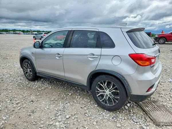 JA4AR3AW2JU013402 2018 MITSUBISHI OUTLANDER - Image 2