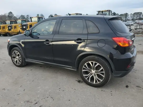 JA4AR3AW2JU014050 2018 MITSUBISHI OUTLANDER - Image 2