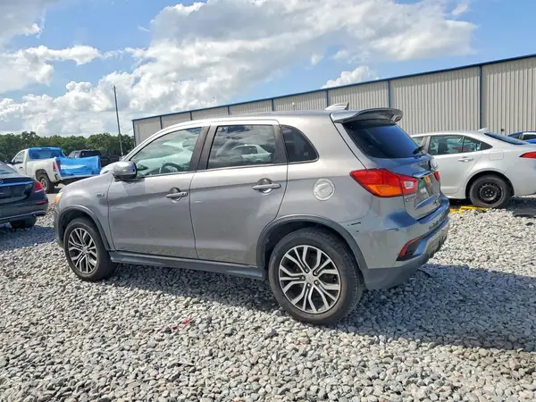 JA4AR3AW2JU018423 2018 MITSUBISHI OUTLANDER - Image 2