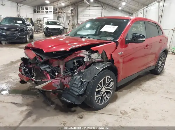 JA4AR3AW2JZ033877 2018 MITSUBISHI OUTLANDER - Image 2