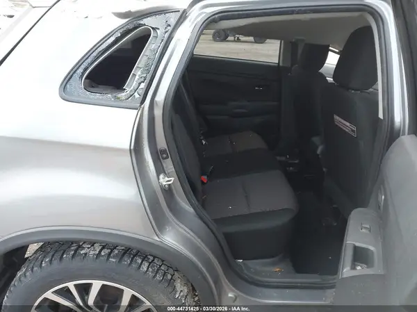 JA4AR3AW3HZ018282 2017 MITSUBISHI OUTLANDER - Image 8