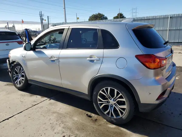 JA4AR3AW3JU002490 2018 MITSUBISHI OUTLANDER - Image 2