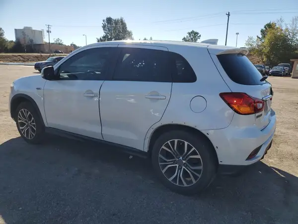 JA4AR3AW3JU022996 2018 MITSUBISHI OUTLANDER - Image 2