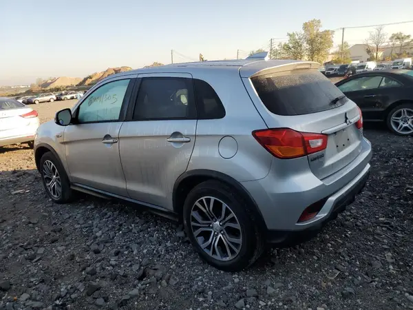 JA4AR3AW3JZ019048 2018 MITSUBISHI OUTLANDER - Image 2