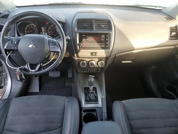 JA4AR3AW3JZ019048 2018 MITSUBISHI OUTLANDER - Image 8