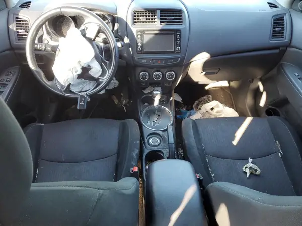 JA4AR3AW4HZ025967 2017 MITSUBISHI OUTLANDER - Image 8