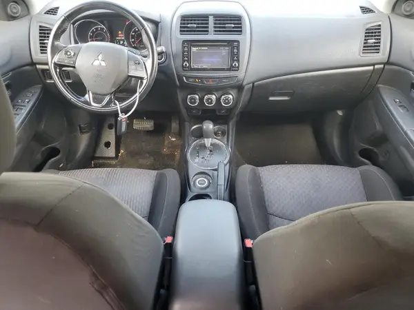 JA4AR3AW4HZ036841 2017 MITSUBISHI OUTLANDER - Image 8