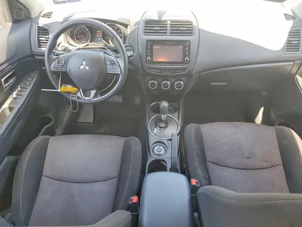 JA4AR3AW4HZ055017 2017 MITSUBISHI OUTLANDER - Image 8