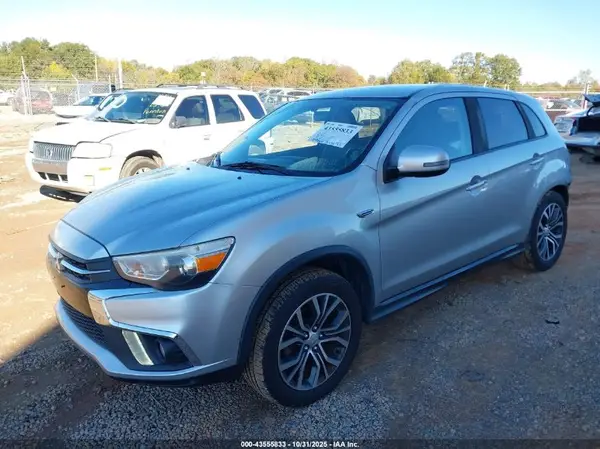 JA4AR3AW4JU002207 2018 MITSUBISHI OUTLANDER - Image 2