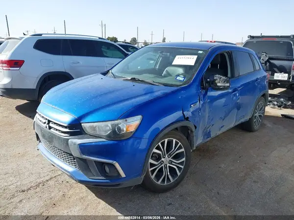 JA4AR3AW4JU002823 2018 MITSUBISHI OUTLANDER - Image 2