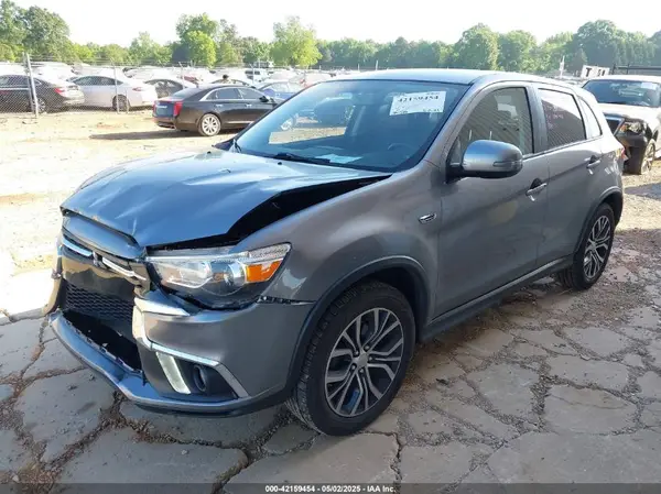 JA4AR3AW4JU006449 2018 MITSUBISHI OUTLANDER - Image 2