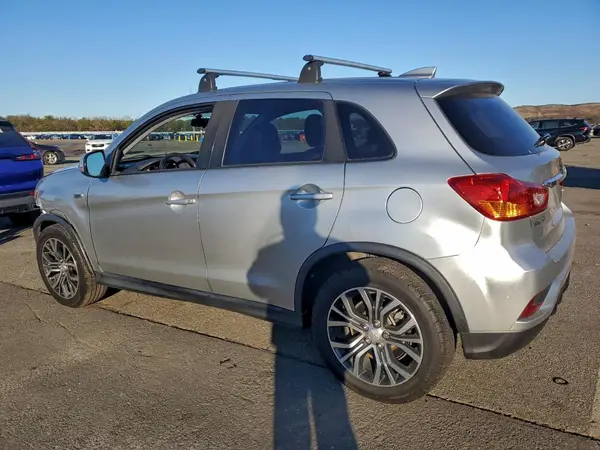 JA4AR3AW4JZ001206 2018 MITSUBISHI OUTLANDER - Image 2
