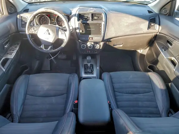 JA4AR3AW4JZ001206 2018 MITSUBISHI OUTLANDER - Image 8