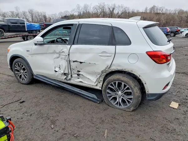 JA4AR3AW4JZ009001 2018 MITSUBISHI OUTLANDER - Image 2