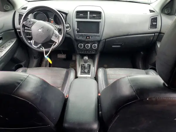 JA4AR3AW4JZ009001 2018 MITSUBISHI OUTLANDER - Image 8