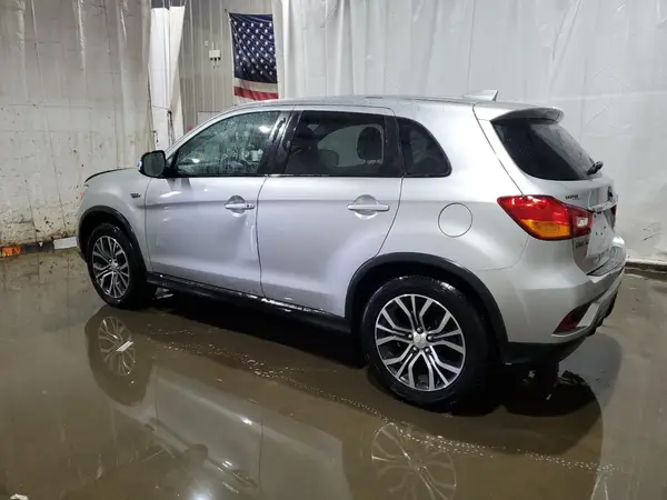 JA4AR3AW4JZ013789 2018 MITSUBISHI OUTLANDER - Image 2