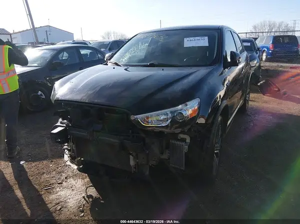 JA4AR3AW4JZ035551 2018 MITSUBISHI OUTLANDER - Image 2
