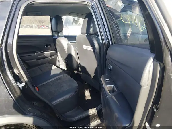 JA4AR3AW4JZ035551 2018 MITSUBISHI OUTLANDER - Image 8