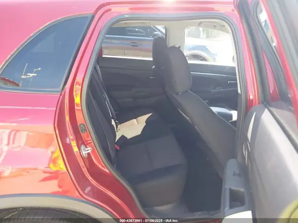 JA4AR3AW5HZ025945 2017 MITSUBISHI OUTLANDER - Image 8